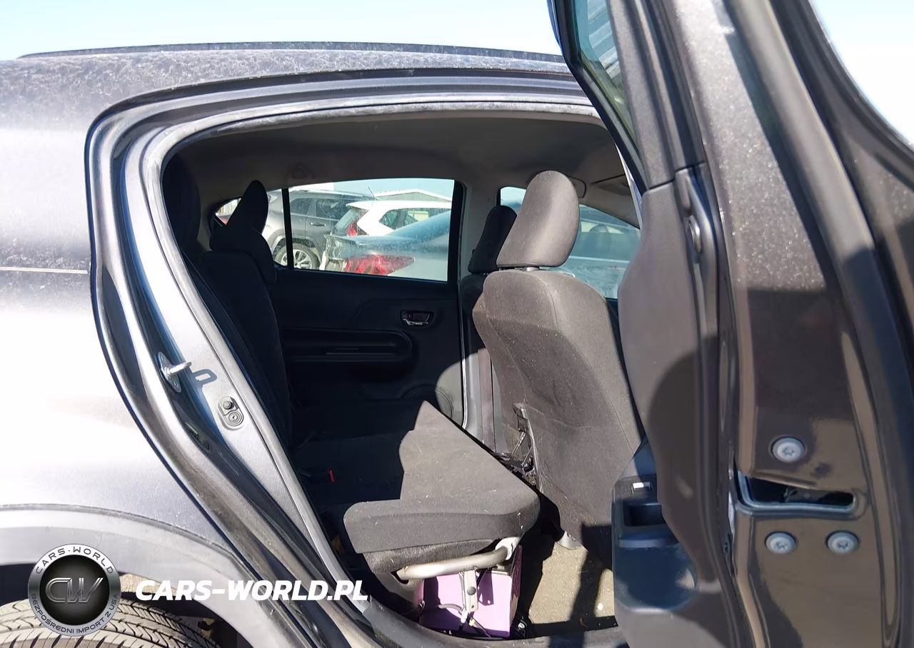 2018 Toyota Prius C Three VIN:JTDKDTB32J1619524 - 8