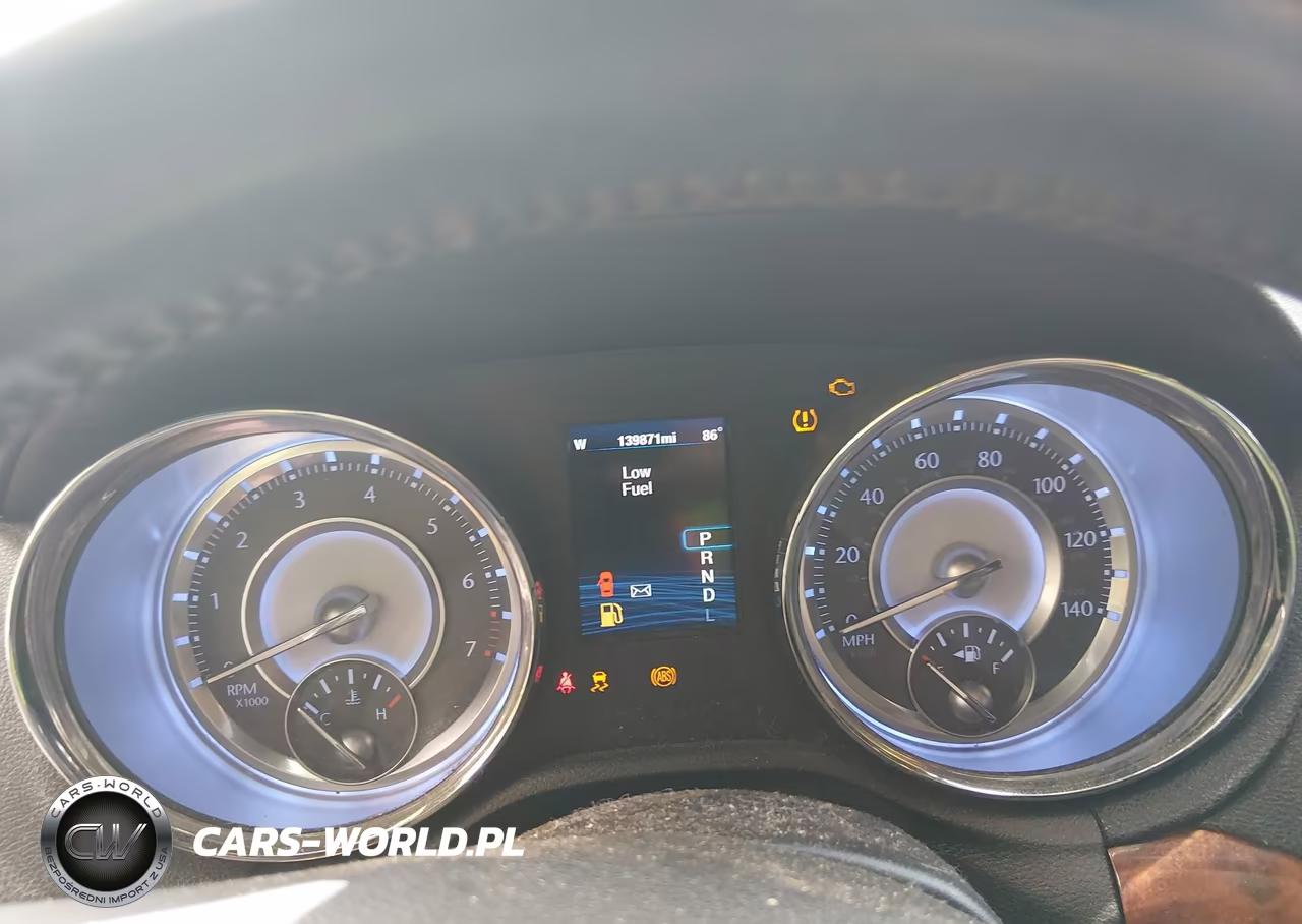 2014 Chrysler 300 VIN:2C3CCAAG8EH341661 - 7