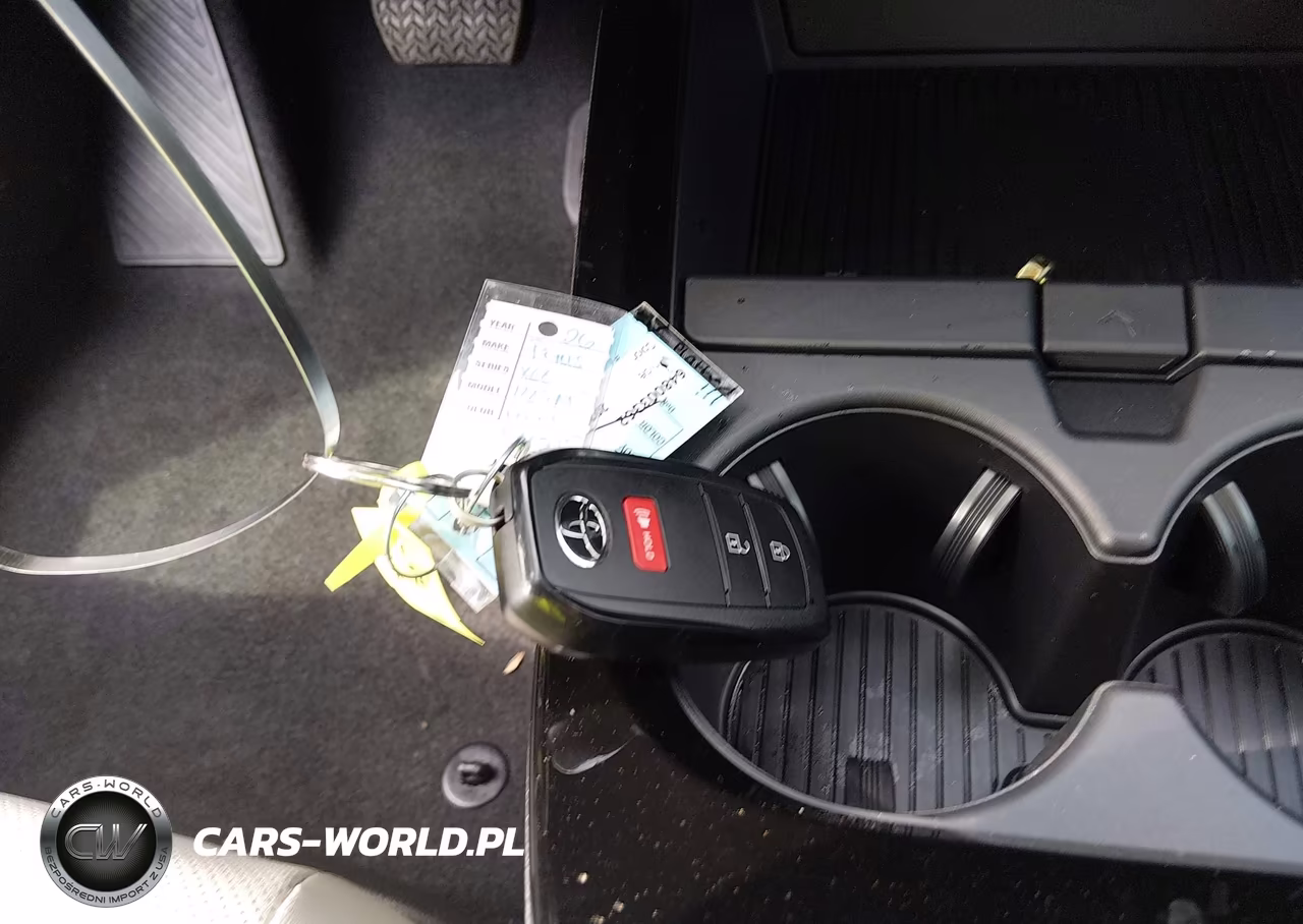 2026 Toyota Prius Xle VIN:JTDACAAU5T3083155 - 11