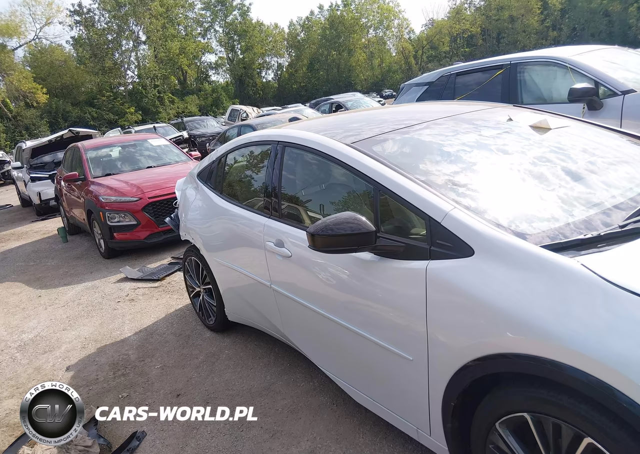2026 Toyota Prius Xle VIN:JTDACAAU5T3083155 - 13