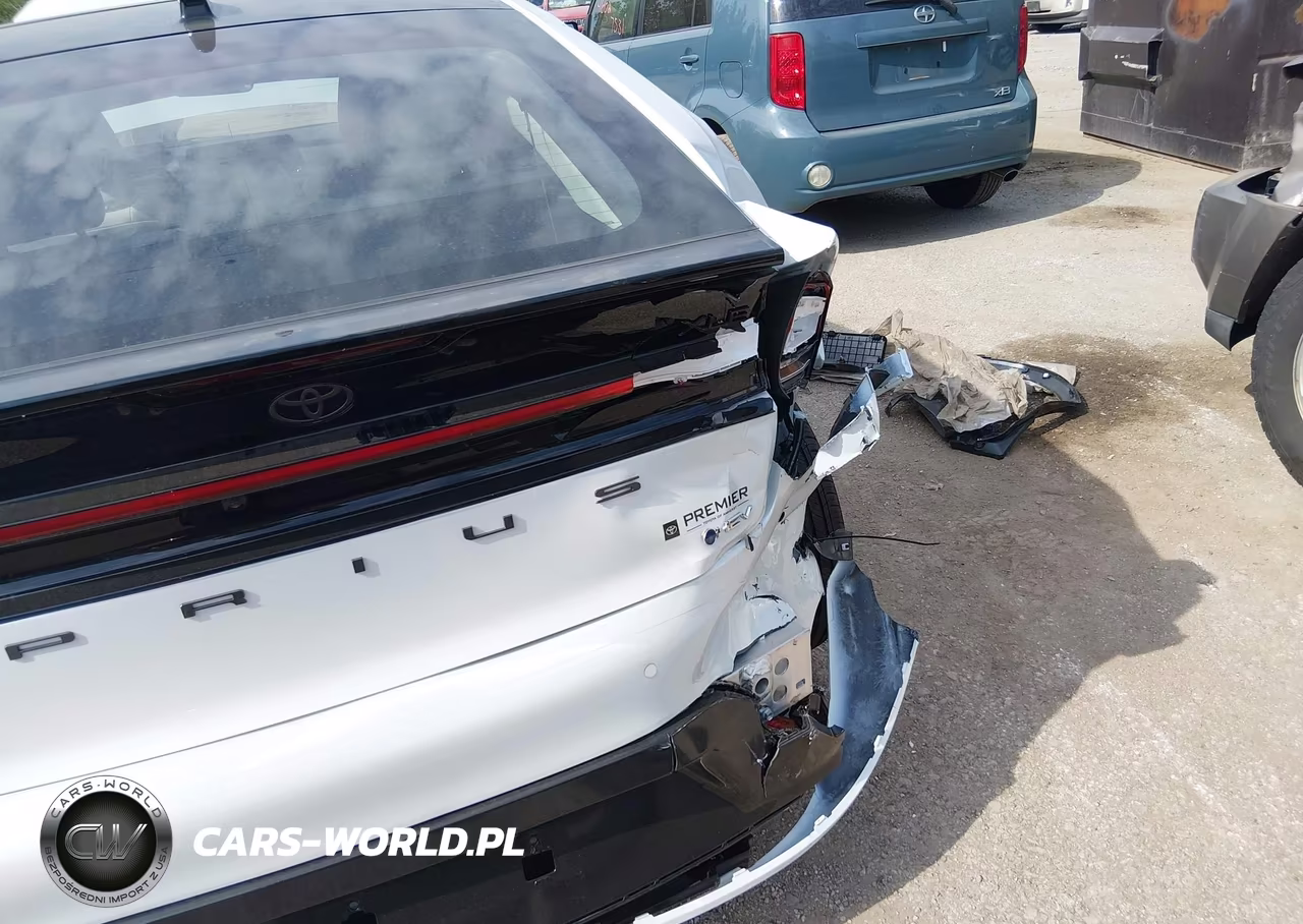 2026 Toyota Prius Xle VIN:JTDACAAU5T3083155 - 6