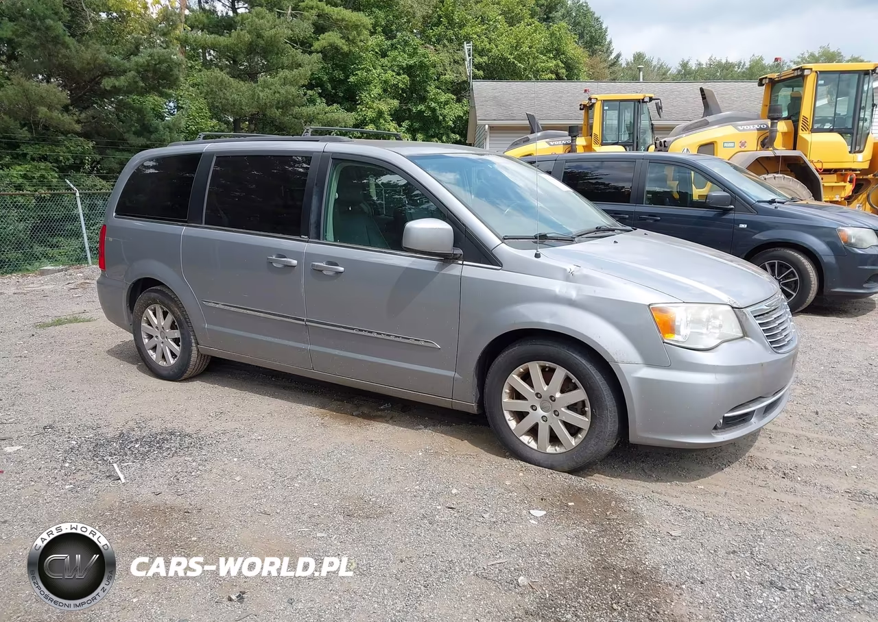 2013 Chrysler Town & Country Touring – zdjęcie 1 z 11