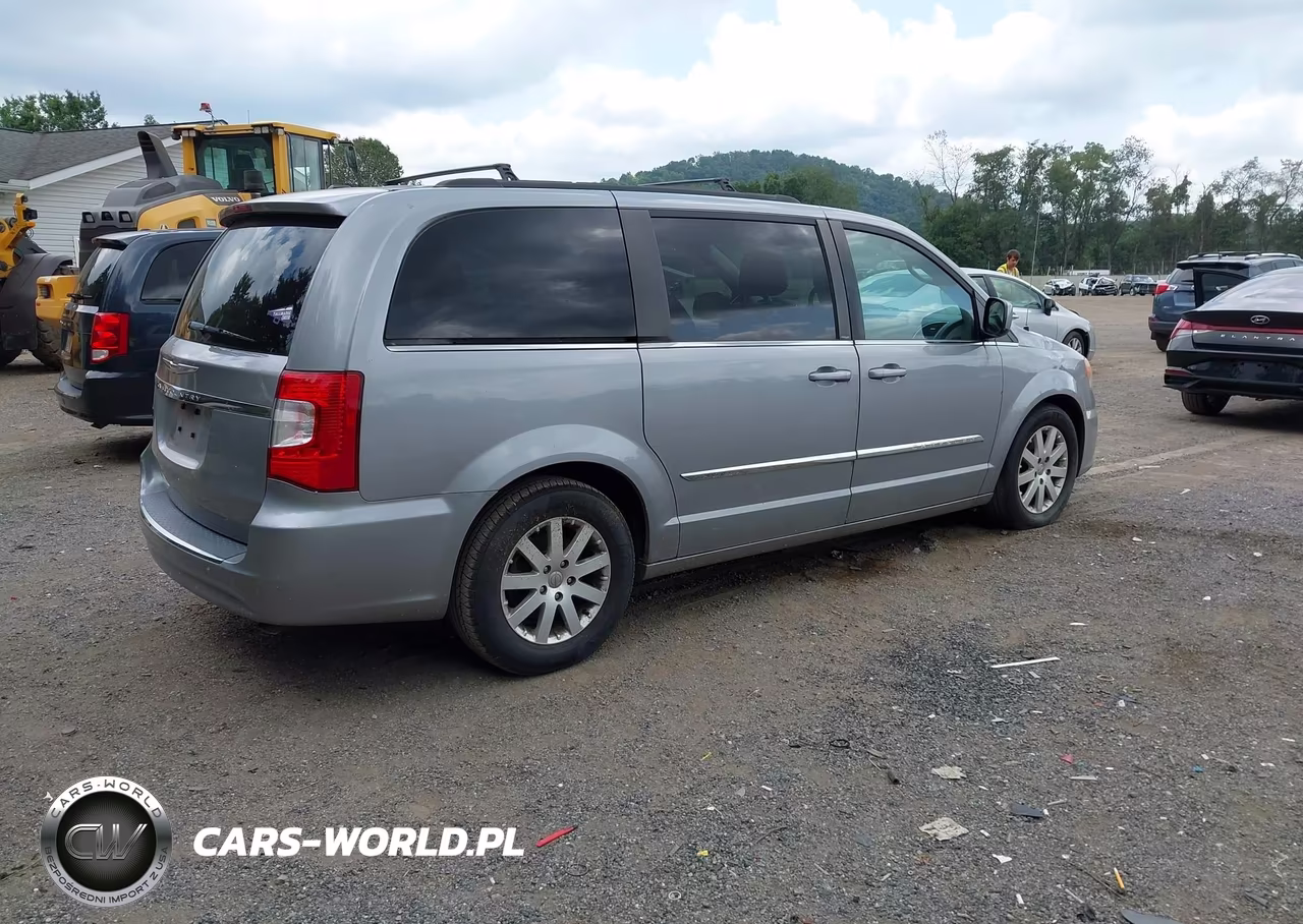 2013 Chrysler Town & Country Touring VIN:2C4RC1BG5DR768082 - 4