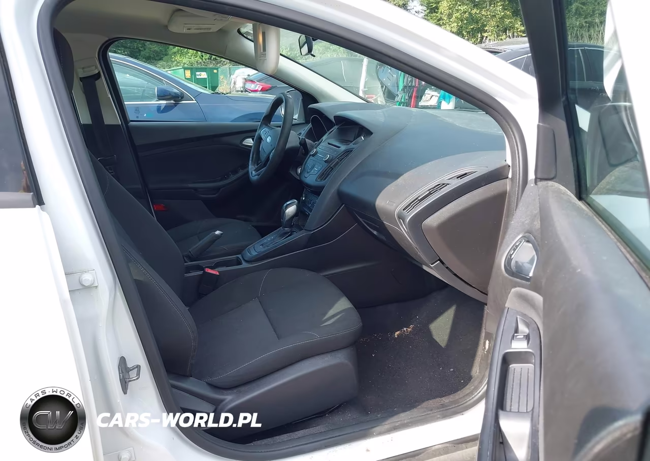 2016 Ford Focus Se VIN:1FADP3F28GL240421 - 5