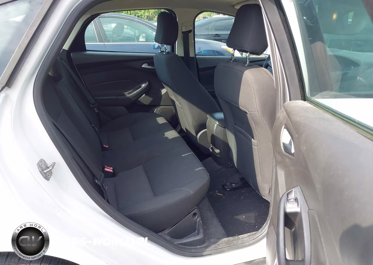 2016 Ford Focus Se VIN:1FADP3F28GL240421 - 8