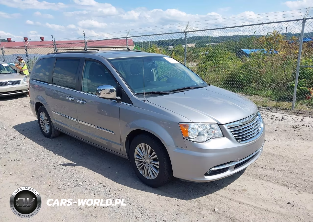 2016 Chrysler Town & Country Touring-L Anniversary Edition – zdjęcie 1 z 16