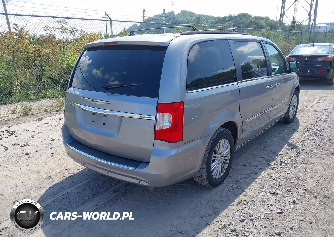 2016 Chrysler Town & Country Touring-L Anniversary Edition VIN:2C4RC1CG8GR129942 - 4