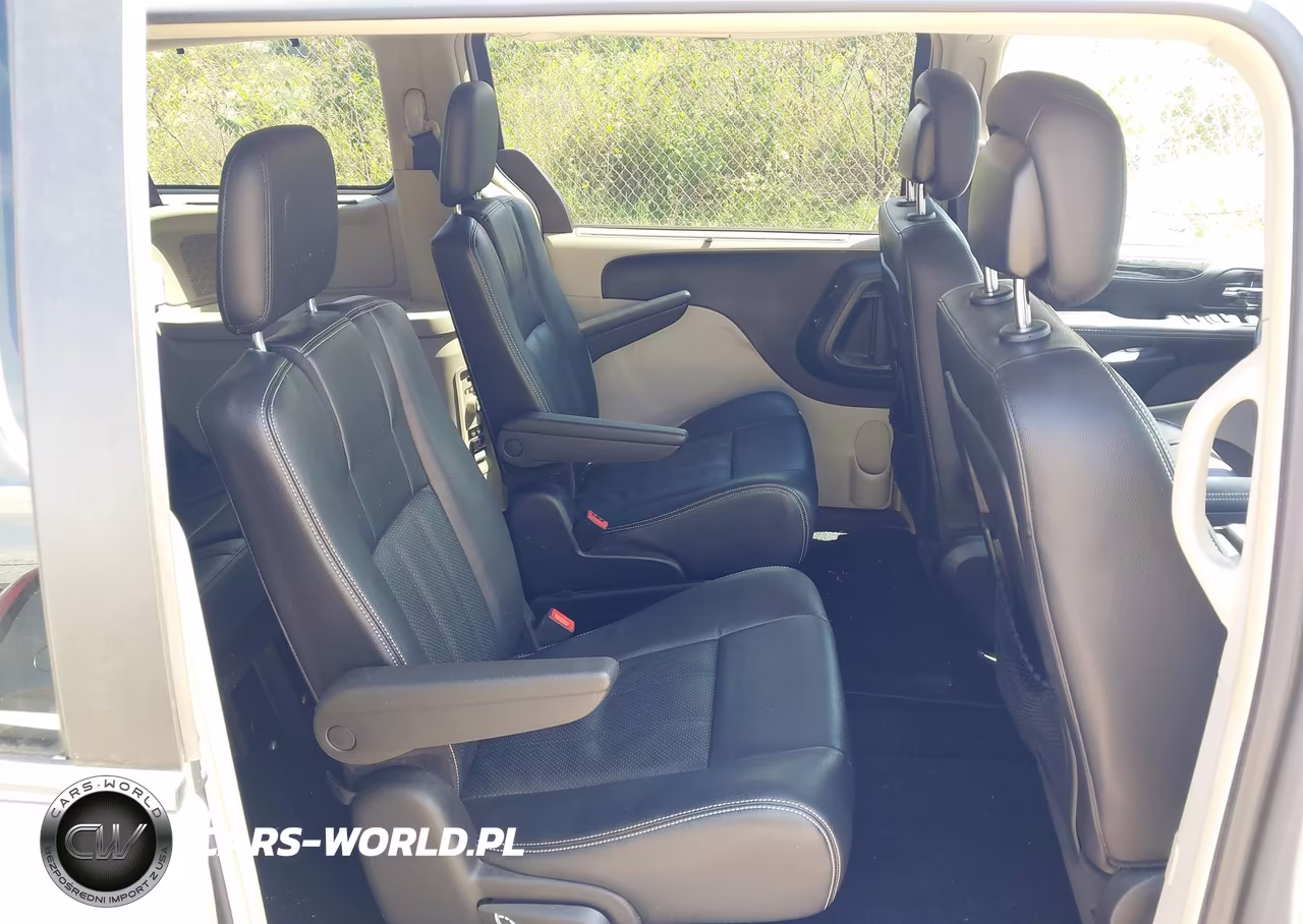 2016 Chrysler Town & Country Touring-L Anniversary Edition VIN:2C4RC1CG8GR129942 - 8