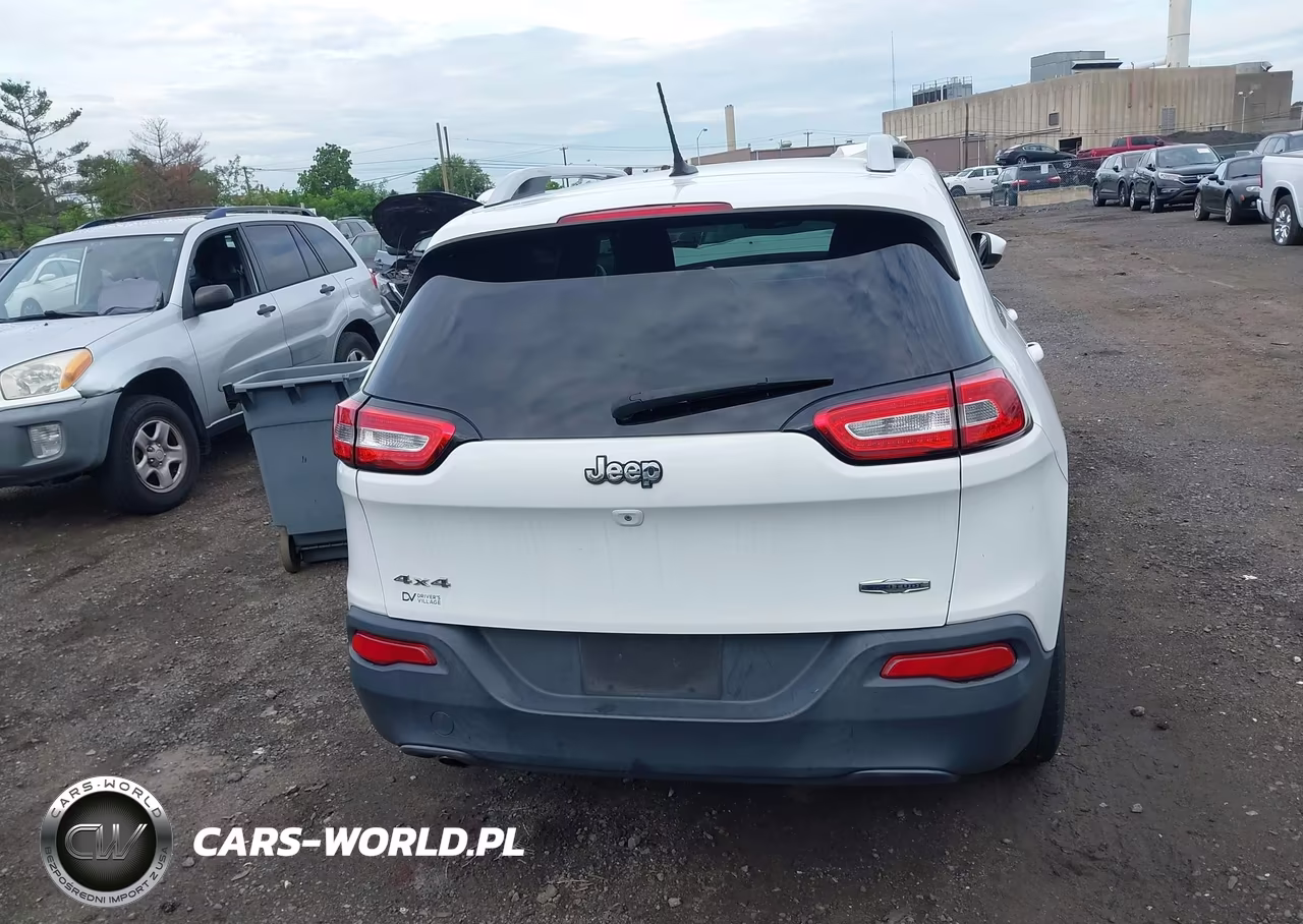 2015 Jeep Cherokee Latitude VIN:1C4PJMCB5FW641179 - 16