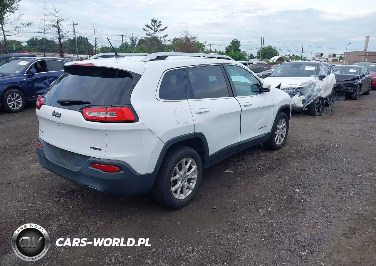 2015 Jeep Cherokee Latitude VIN:1C4PJMCB5FW641179 - 4