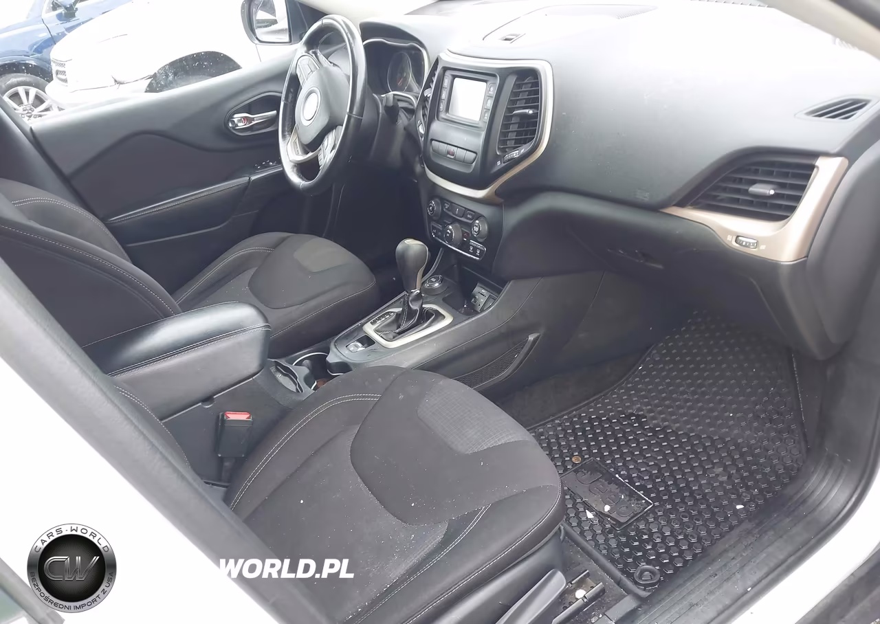 2015 Jeep Cherokee Latitude VIN:1C4PJMCB5FW641179 - 5