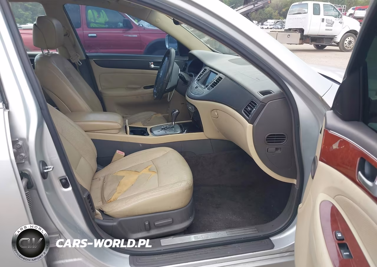 2011 Hyundai Genesis 3.8 VIN:KMHGC4DE1BU123705 - 5