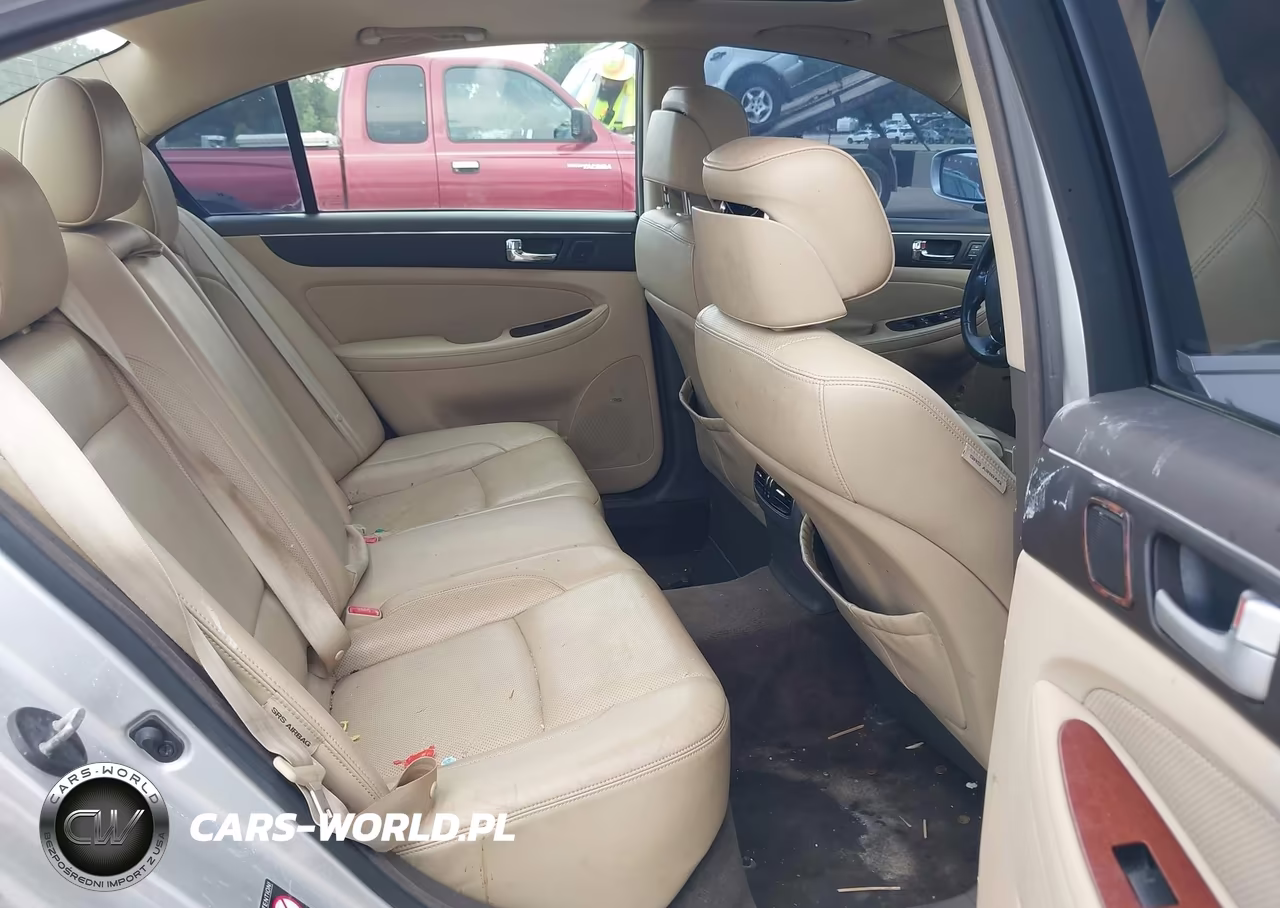 2011 Hyundai Genesis 3.8 VIN:KMHGC4DE1BU123705 - 8