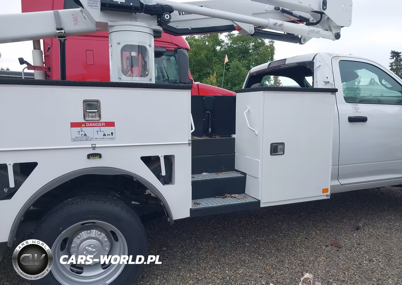 2025 Ram 5500 Chassis With Bucket Lift Tradesman-Big Horn VIN:3C7WRNBL1SG519788 - 13