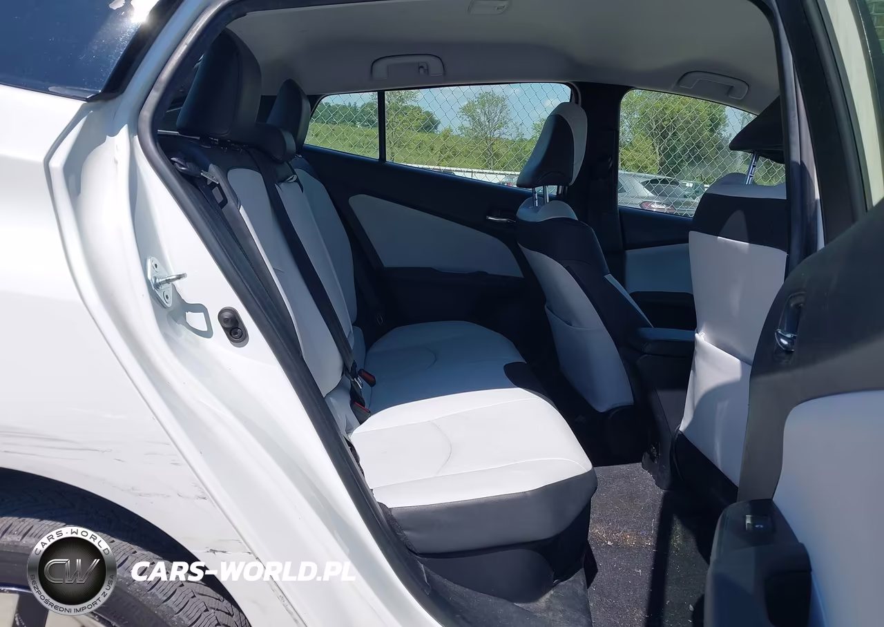 2016 Toyota Prius Three Touring VIN:JTDKARFU8G3515406 - 8