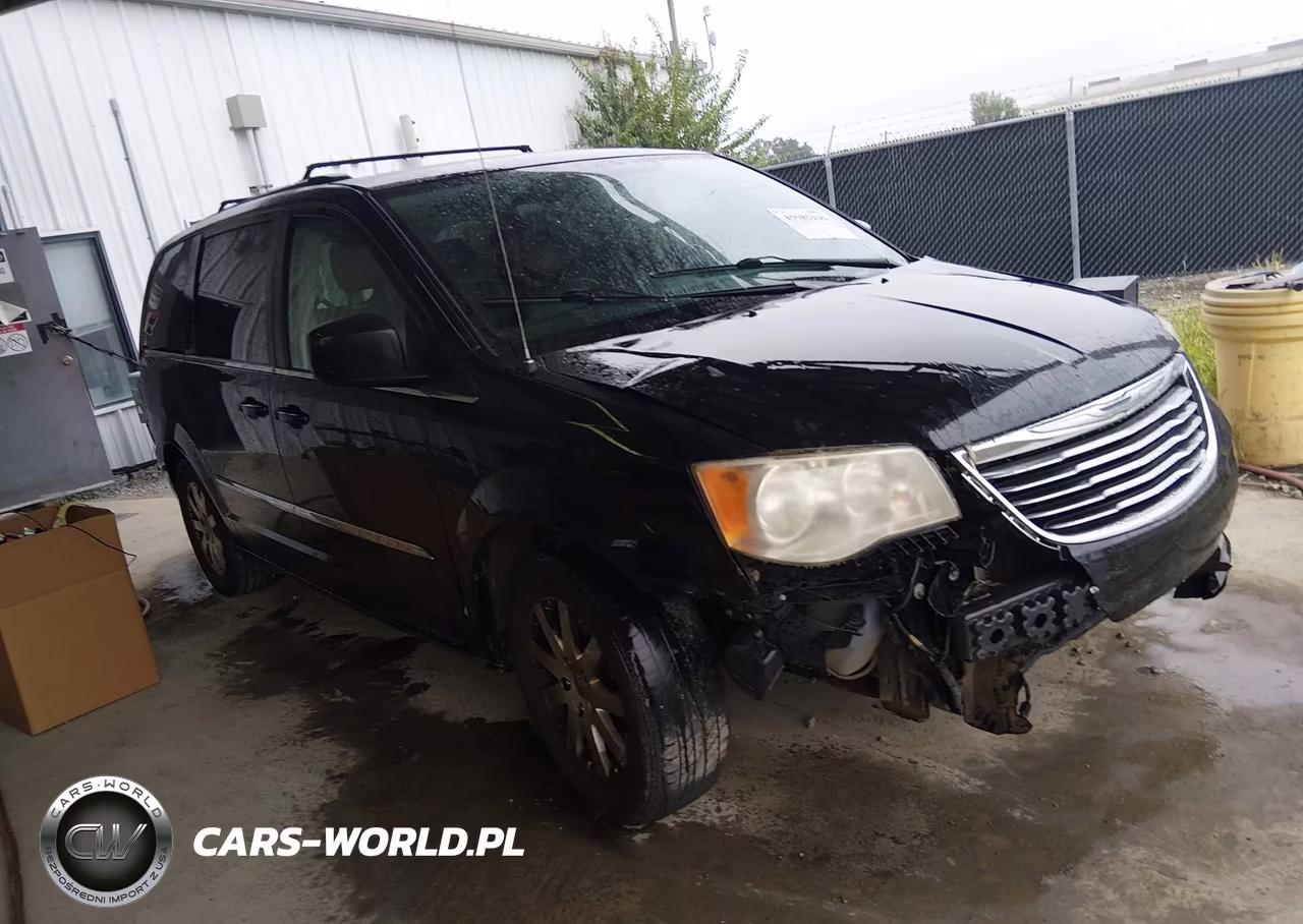 2014 Chrysler Town & Country Touring – zdjęcie 1 z 12