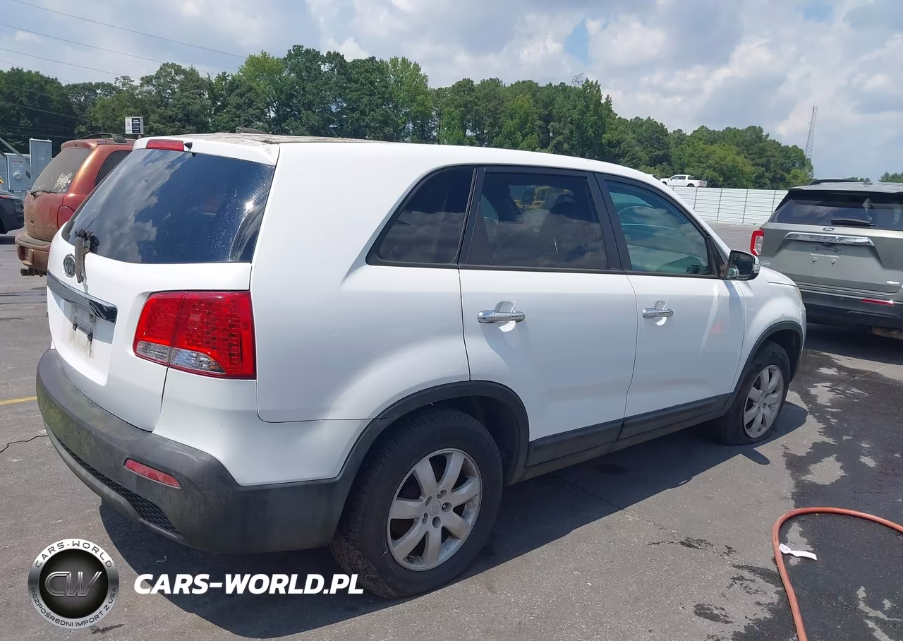 2011 Kia Sorento Lx VIN:5XYKT3A10BG013305 - 4
