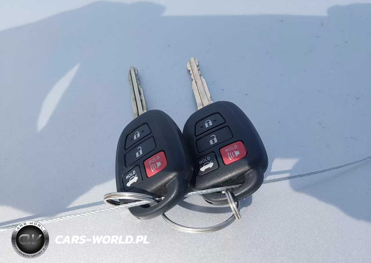2017 Toyota Corolla Le VIN:5YFBURHE1HP630872 - 11