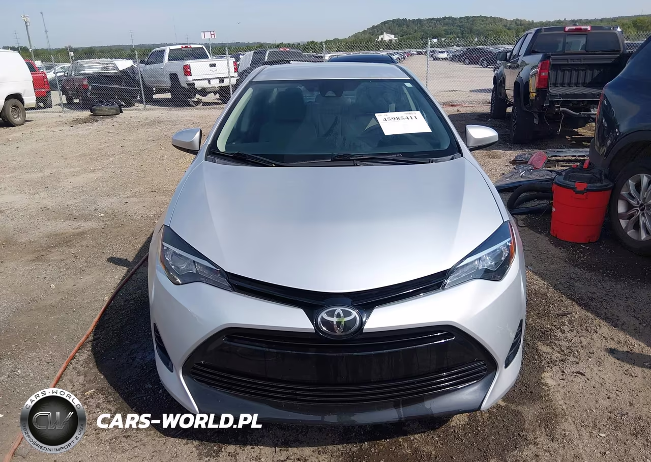 2017 Toyota Corolla Le VIN:5YFBURHE1HP630872 - 12