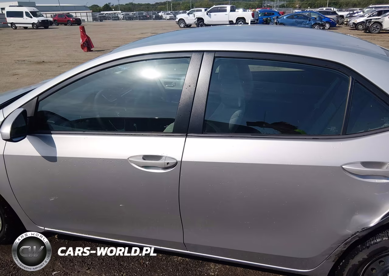2017 Toyota Corolla Le VIN:5YFBURHE1HP630872 - 14