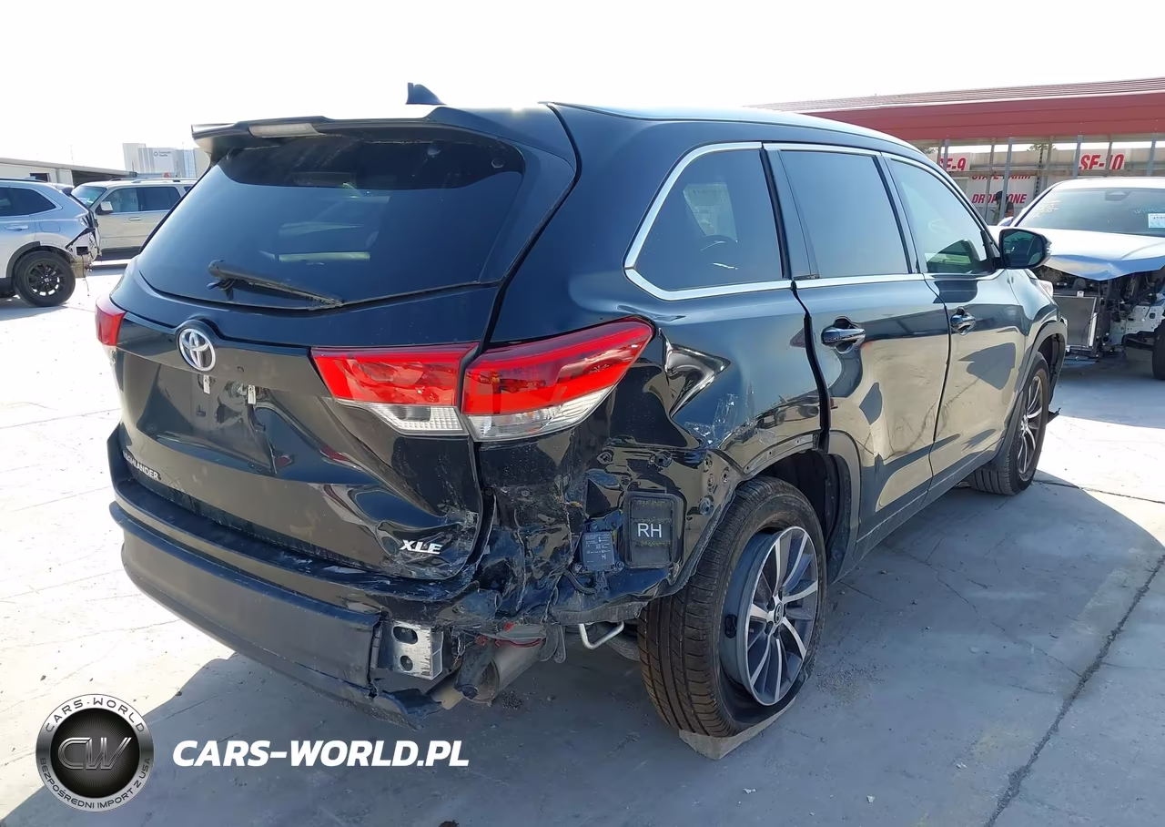 2017 Toyota Highlander Xle VIN:5TDKZRFH0HS519865 - 4