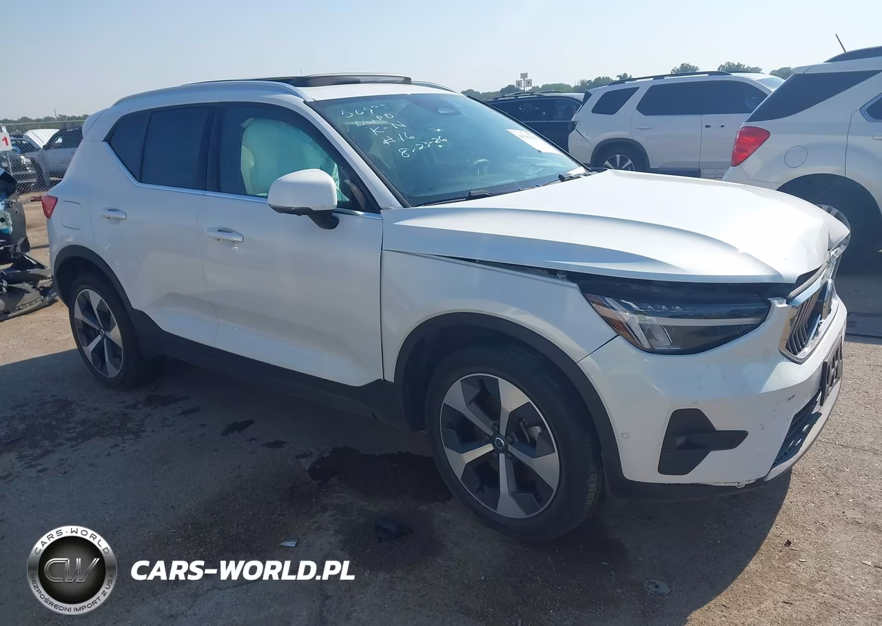 2023 Volvo Xc40 B5 Plus Bright Theme – zdjęcie 1 z 15
