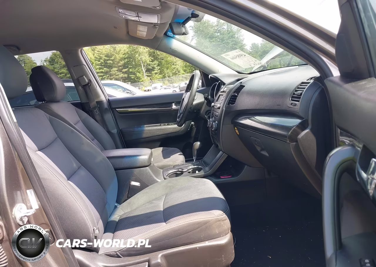 2012 Kia Sorento Lx V6 VIN:5XYKTDA21CG236338 - 5