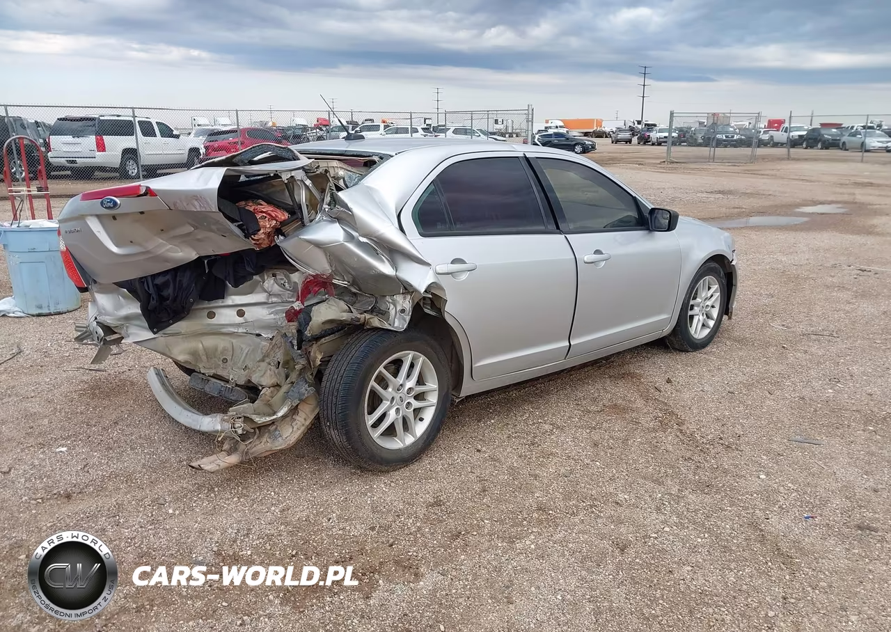 2012 Ford Fusion S VIN:3FAHP0GA2CR143684 - 4