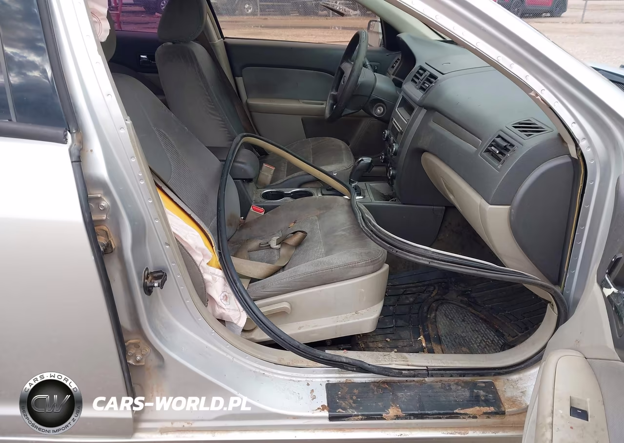 2012 Ford Fusion S VIN:3FAHP0GA2CR143684 - 5