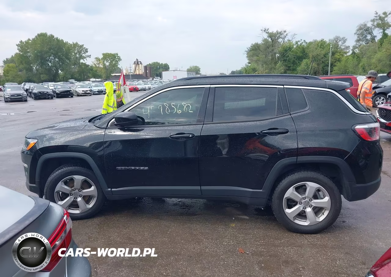2018 Jeep Compass Latitude 4X4 VIN:3C4NJDBB6JT256656 - 14