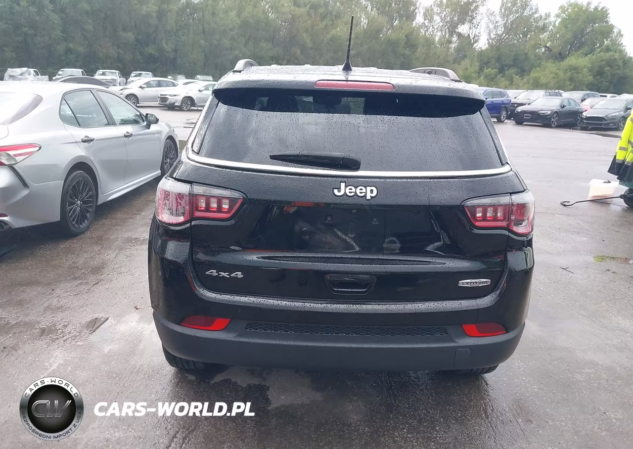 2018 Jeep Compass Latitude 4X4 VIN:3C4NJDBB6JT256656 - 16