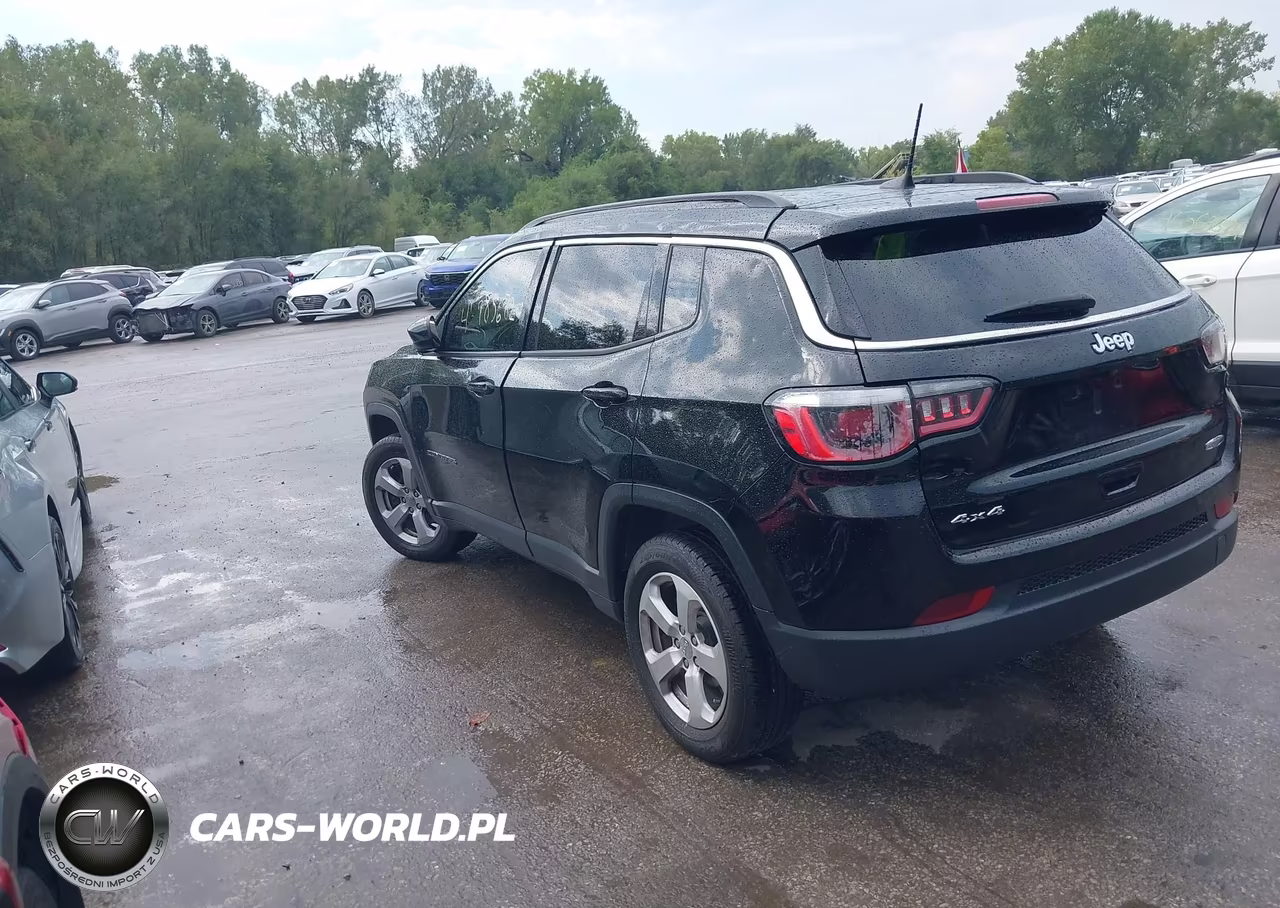 2018 Jeep Compass Latitude 4X4 VIN:3C4NJDBB6JT256656 - 3