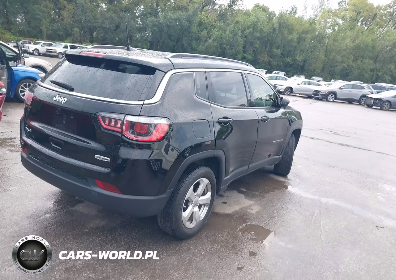 2018 Jeep Compass Latitude 4X4 VIN:3C4NJDBB6JT256656 - 4