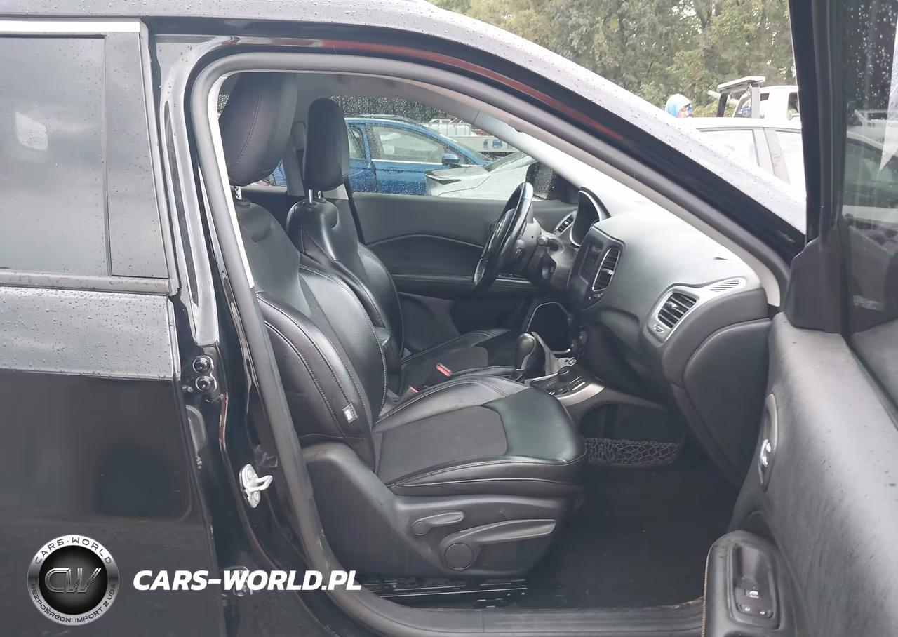 2018 Jeep Compass Latitude 4X4 VIN:3C4NJDBB6JT256656 - 5