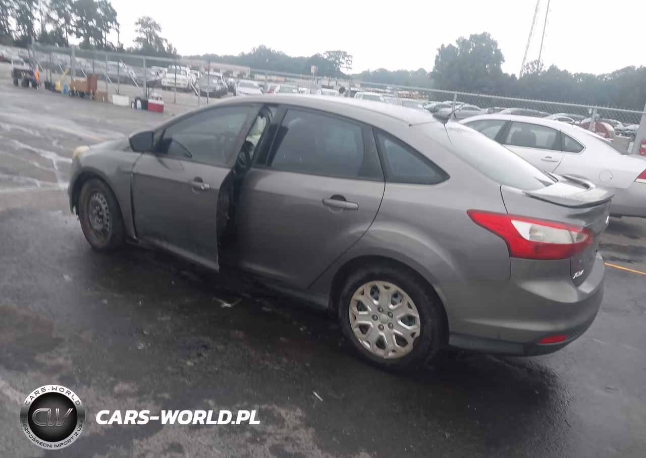 2012 Ford Focus Se VIN:1FAHP3F22CL207684 - 3