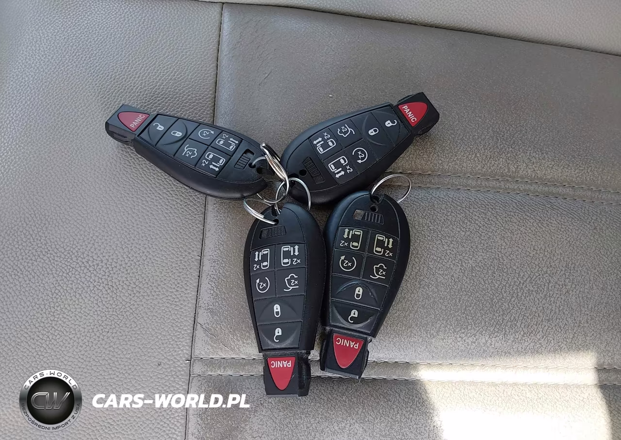 2008 Chrysler Town & Country Touring VIN:2A8HR54P98R663462 - 11