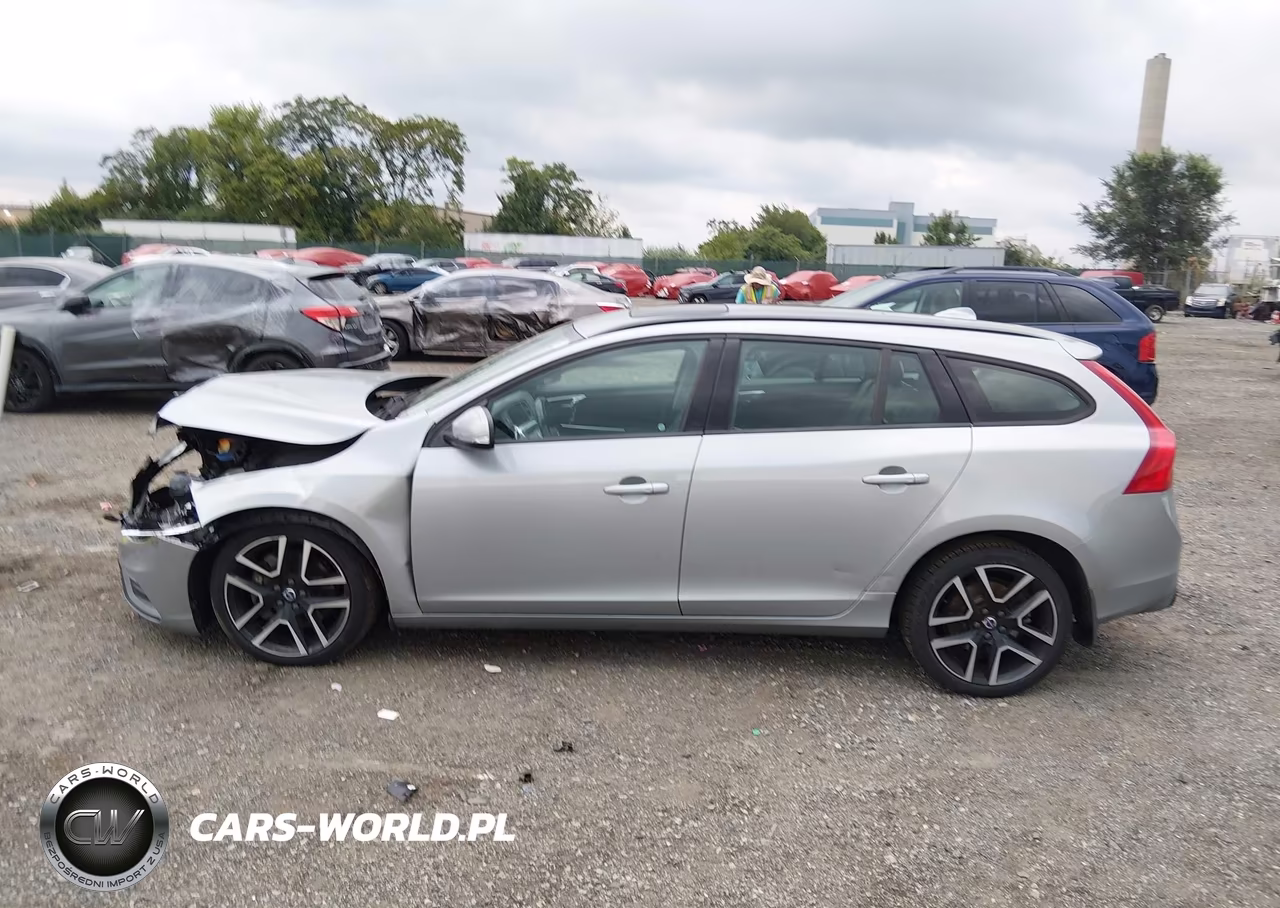 2018 Volvo V60 T5 Dynamic VIN:YV140MSL9J2403247 - 14