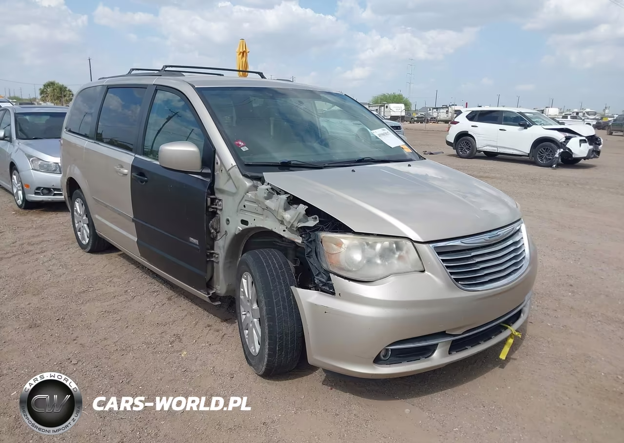 2013 Chrysler Town & Country Touring – zdjęcie 1 z 12