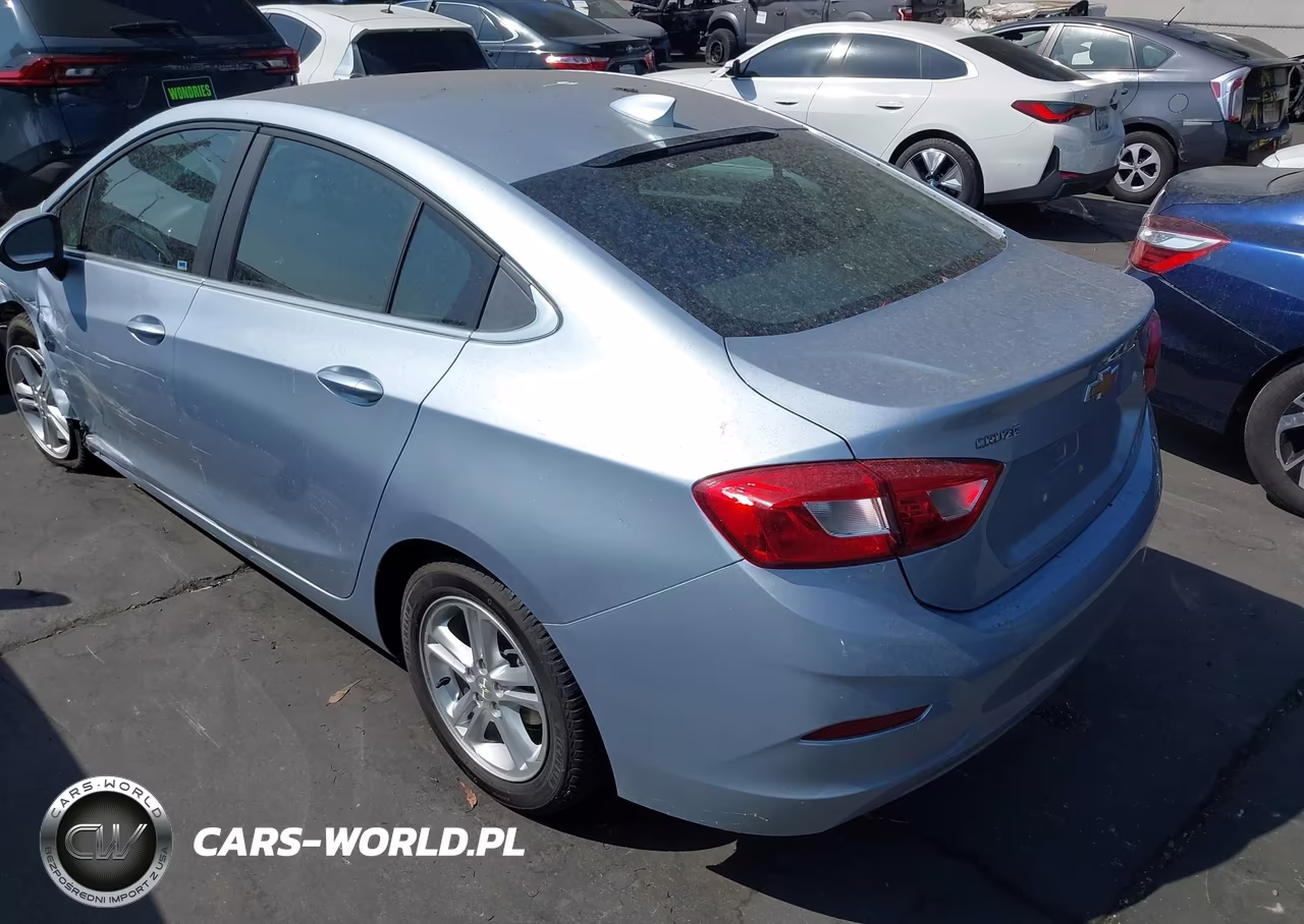 2018 Chevrolet Cruze Lt Auto VIN:1G1BE5SM2J7104241 - 3