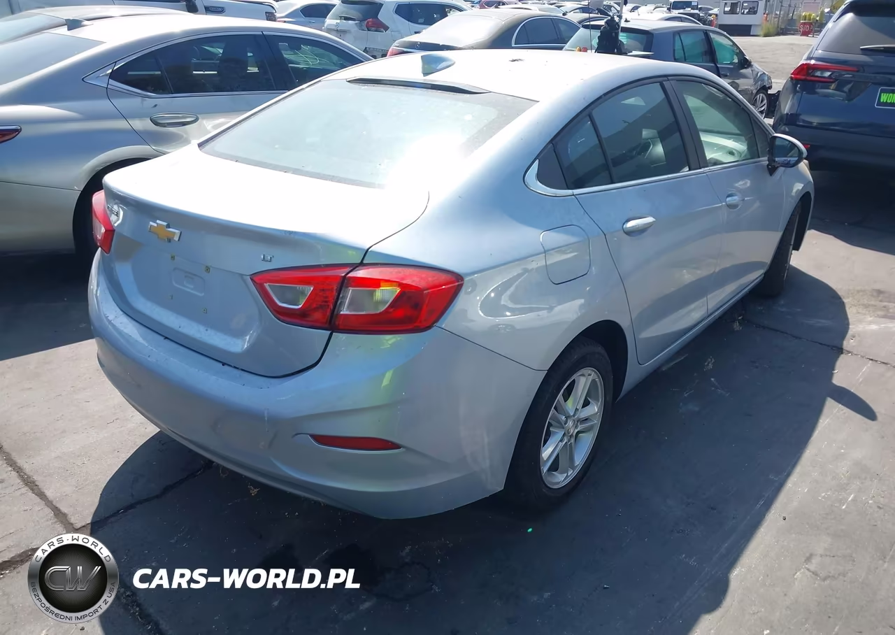 2018 Chevrolet Cruze Lt Auto VIN:1G1BE5SM2J7104241 - 4