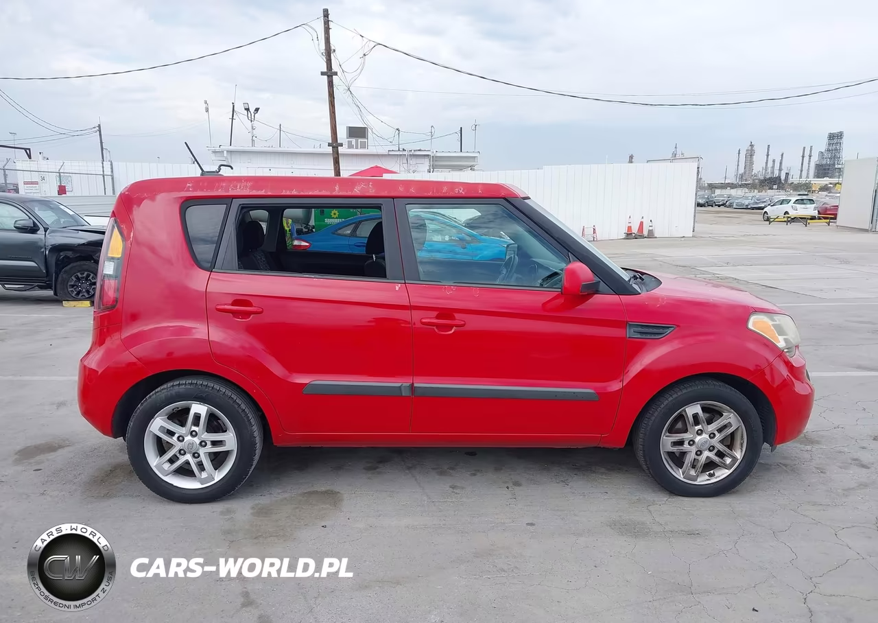 2011 Kia Soul + VIN:KNDJT2A20B7317665 - 13