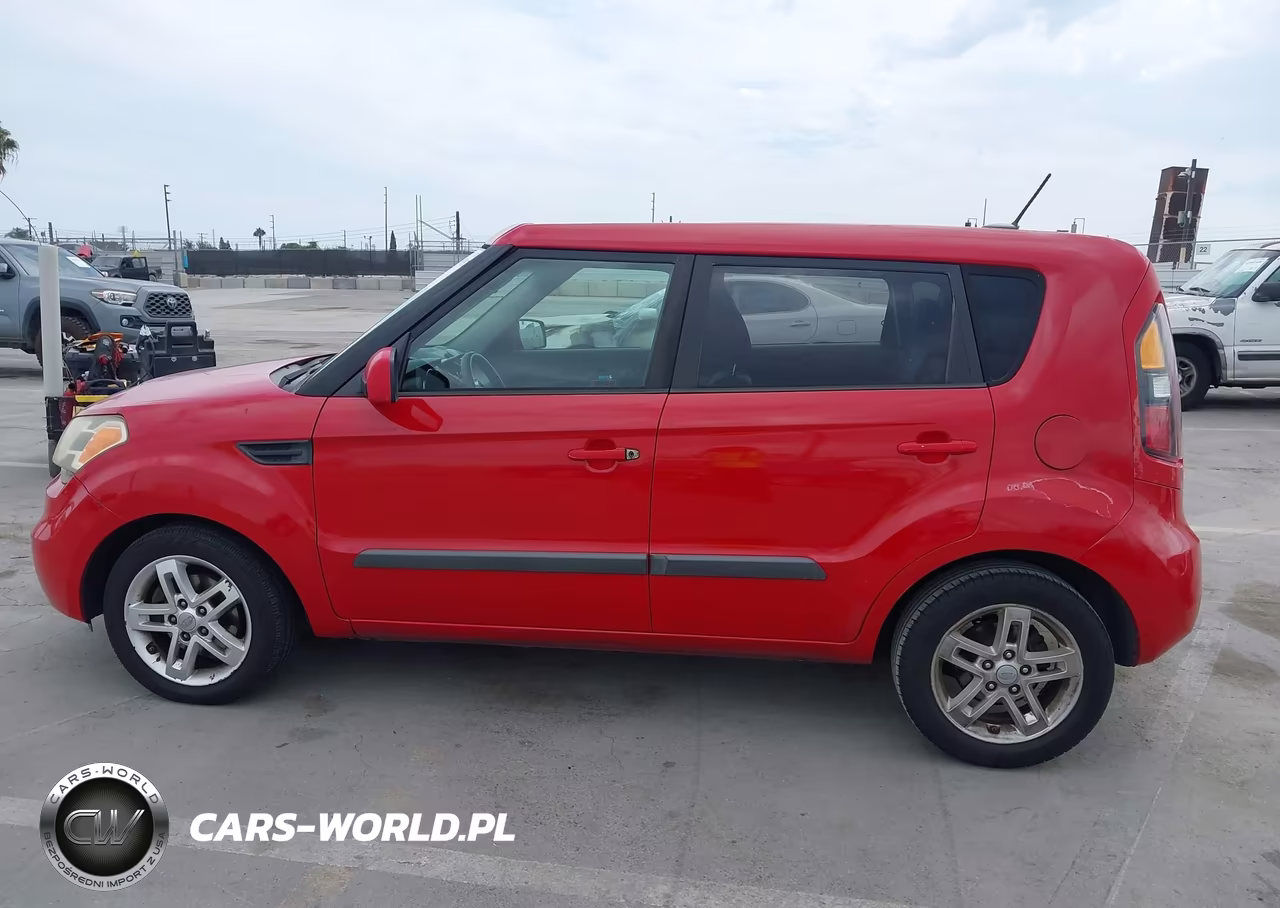 2011 Kia Soul + VIN:KNDJT2A20B7317665 - 14