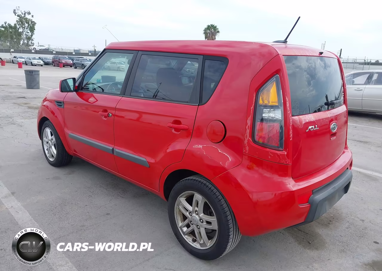 2011 Kia Soul + VIN:KNDJT2A20B7317665 - 3