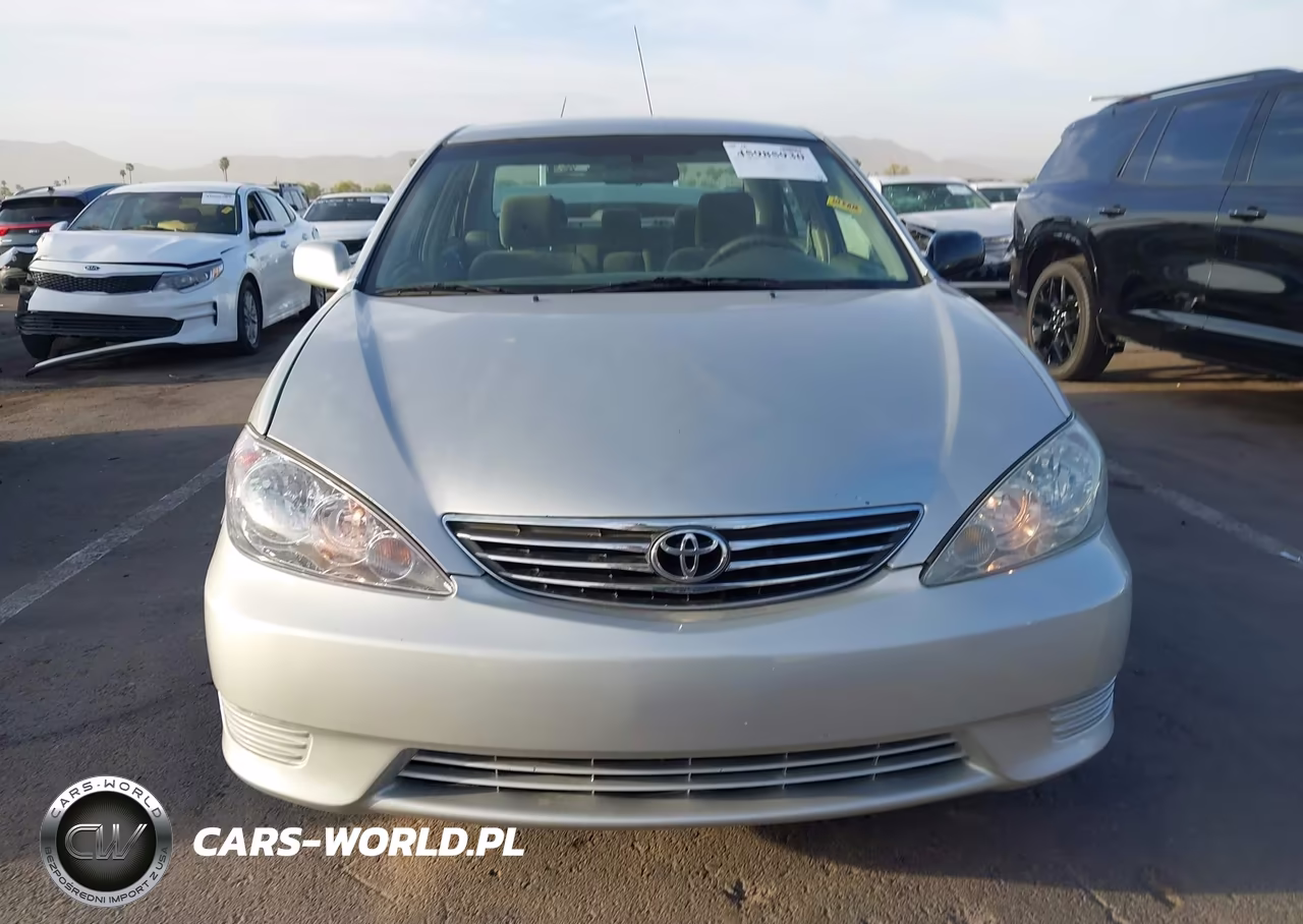 2005 Toyota Camry Le VIN:4T1BE32K75U557106 - 12