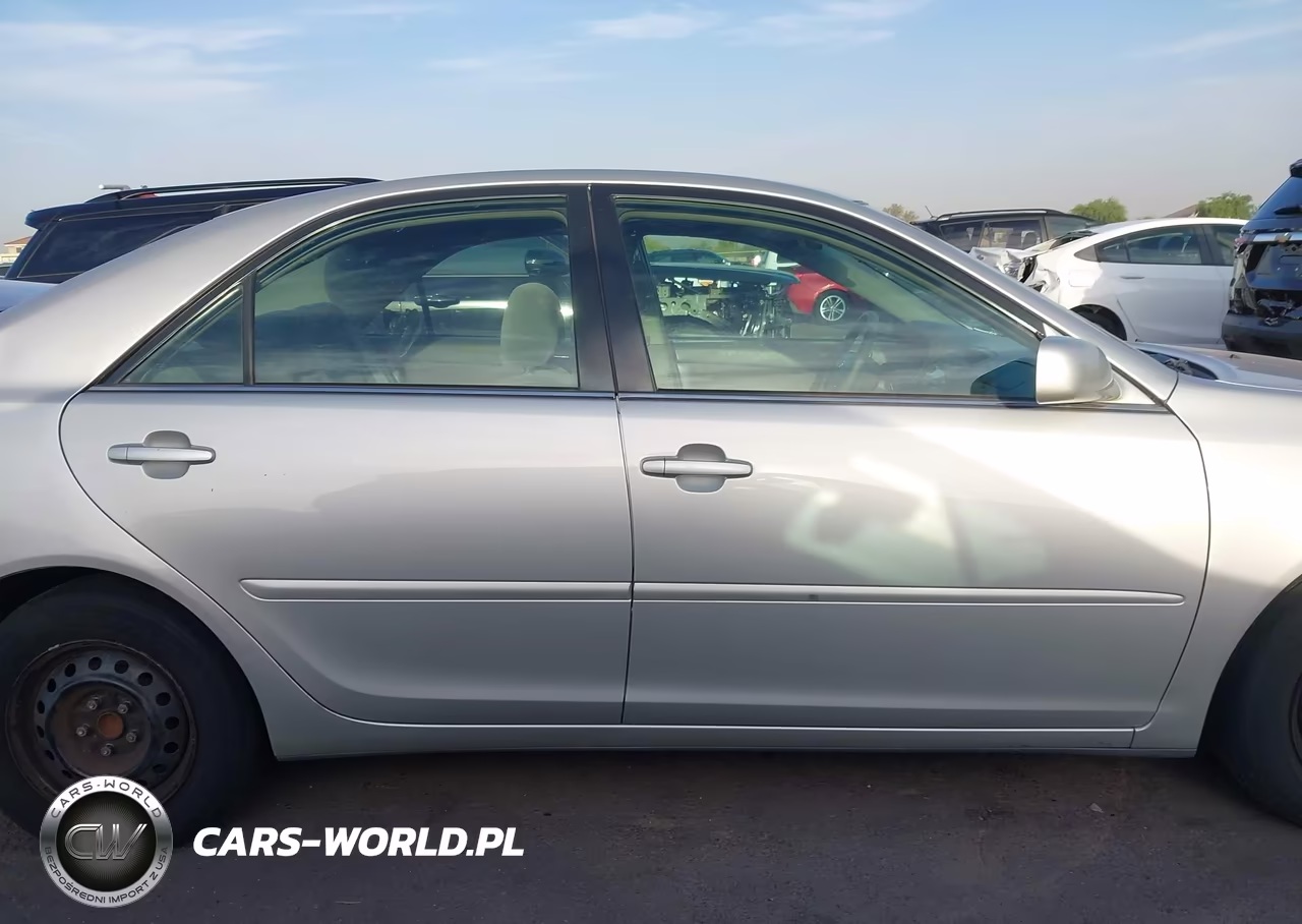 2005 Toyota Camry Le VIN:4T1BE32K75U557106 - 13