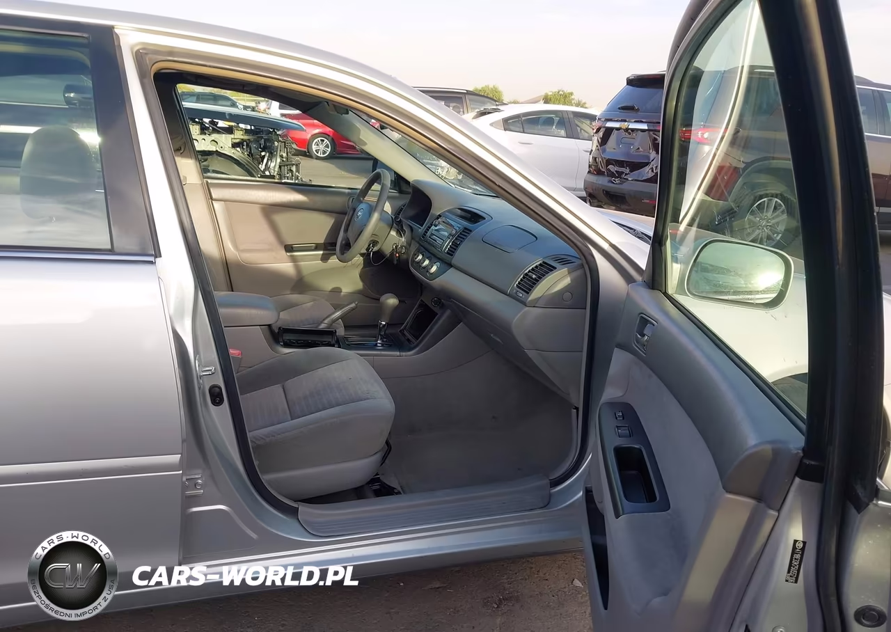 2005 Toyota Camry Le VIN:4T1BE32K75U557106 - 5
