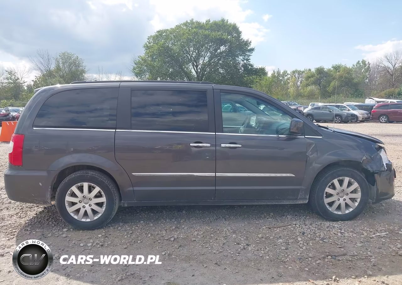 2016 Chrysler Town & Country Touring VIN:2C4RC1BG2GR129467 - 13