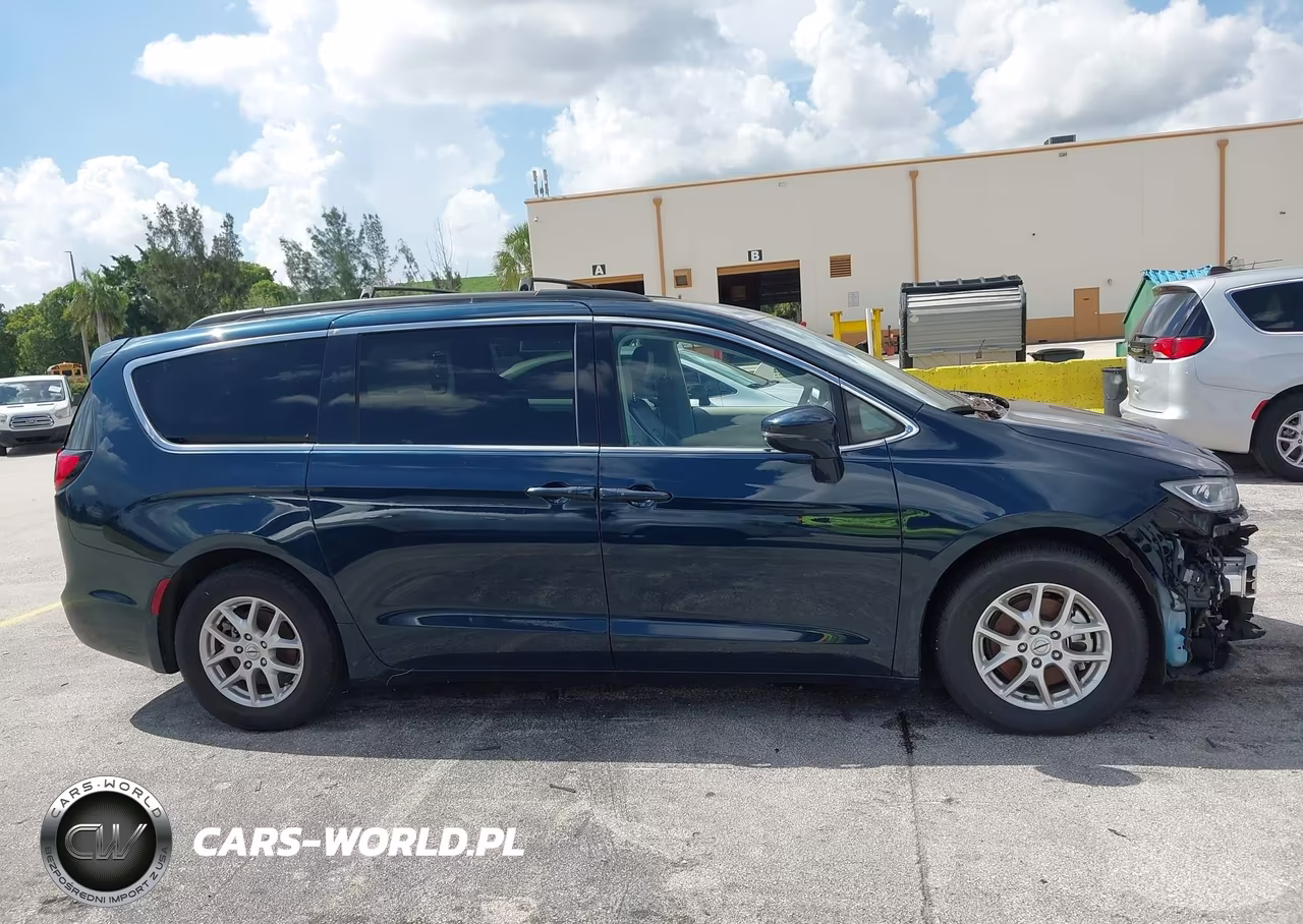 2022 Chrysler Pacifica Touring L VIN:2C4RC1BG4NR233357 - 14
