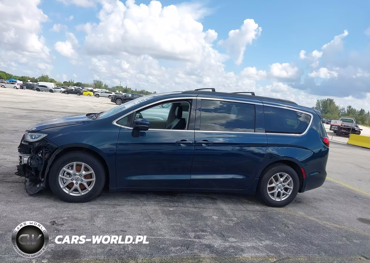 2022 Chrysler Pacifica Touring L VIN:2C4RC1BG4NR233357 - 15