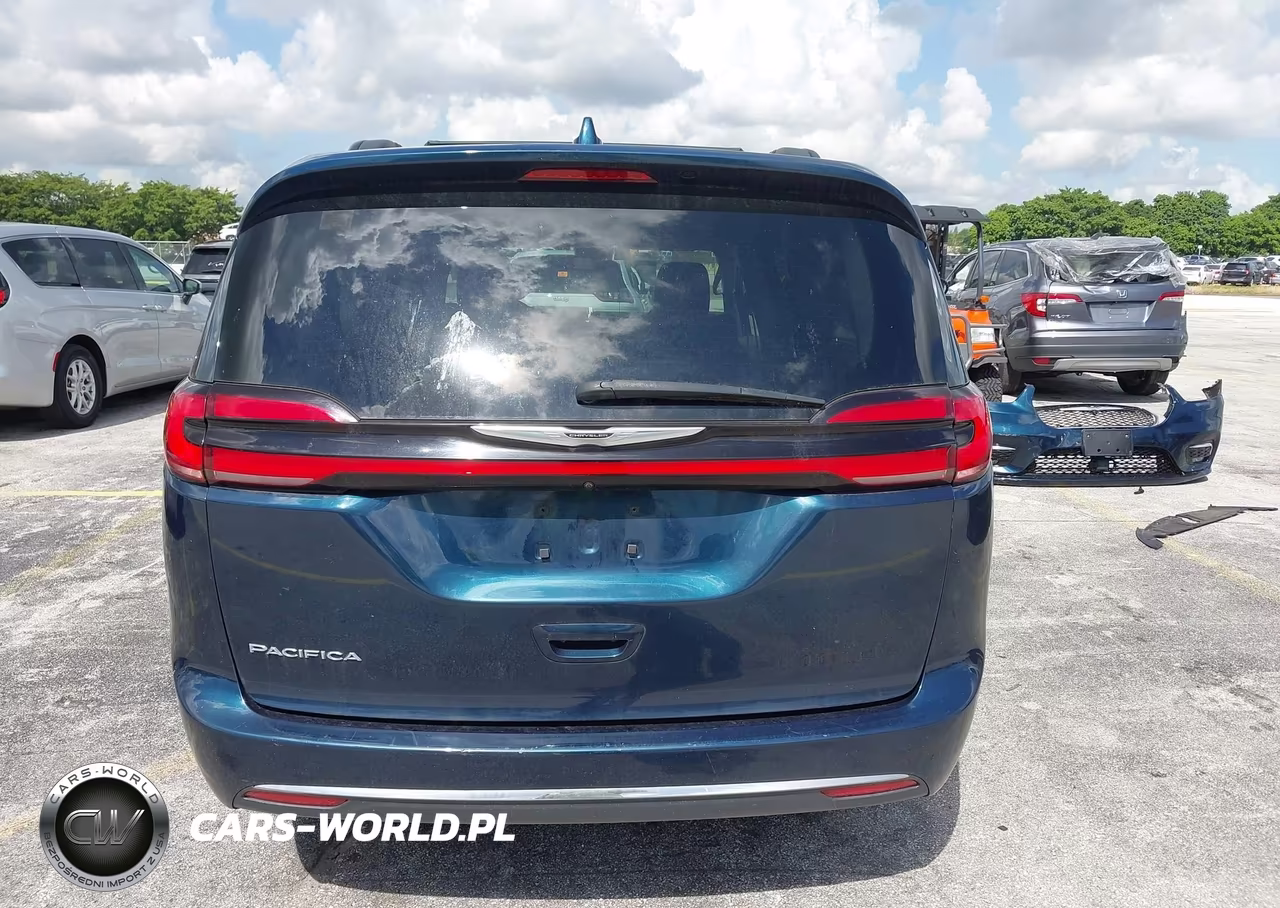 2022 Chrysler Pacifica Touring L VIN:2C4RC1BG4NR233357 - 17